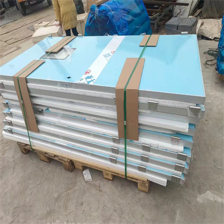 白银工业防护先锋：定制化铅门解决方案全解析